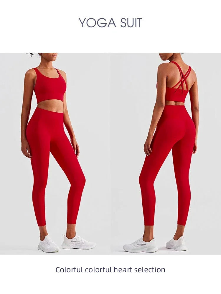 Sports set of leggings with bra.